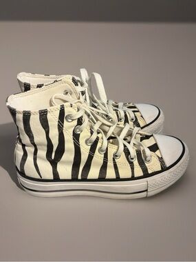 Converse High-Top Women’s Sneakers in Black & Cream Zebra Print Size 4